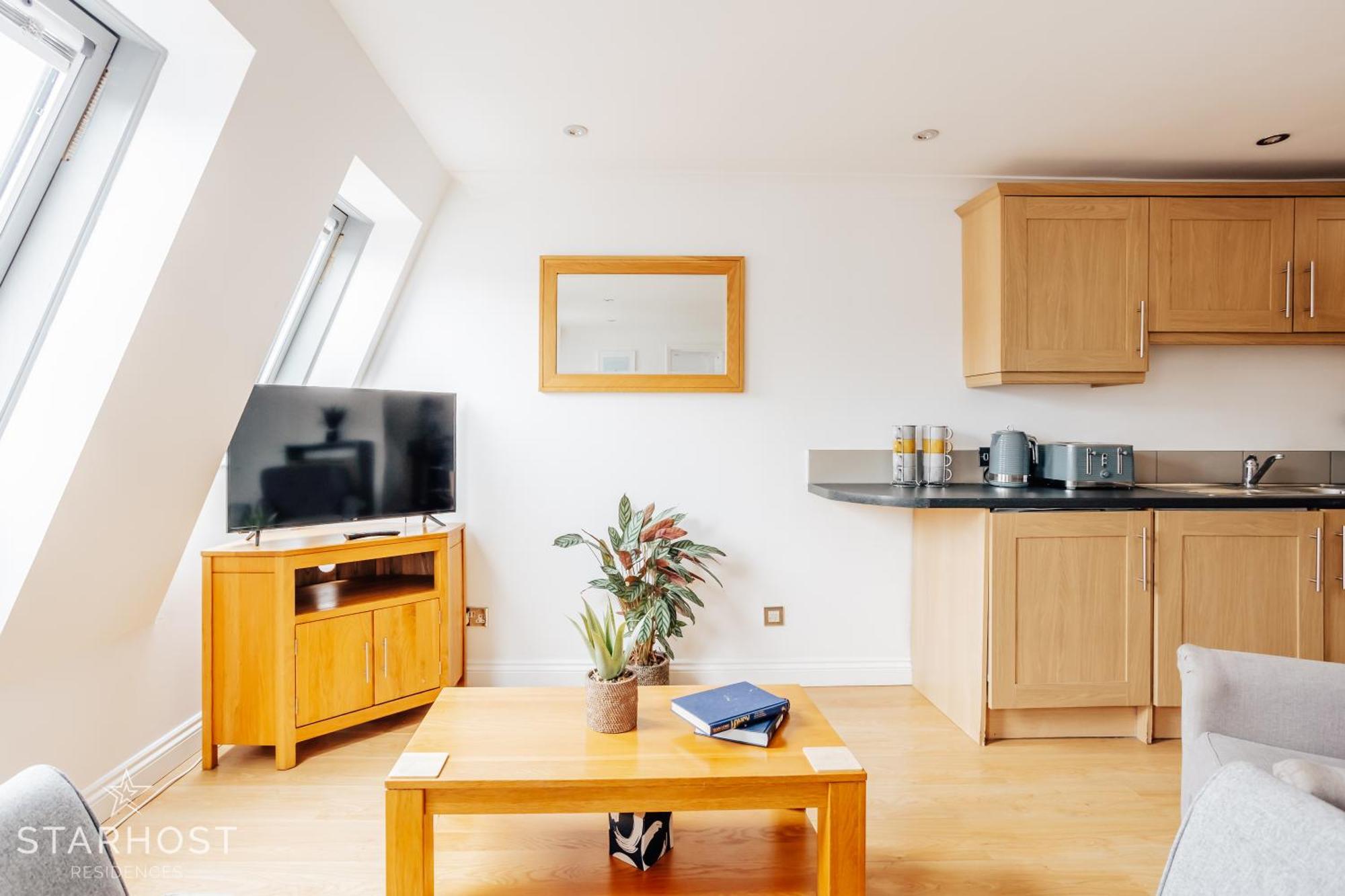 Central 3 Bed Apartment At Regents Court, Newbury 뉴버리 외부 사진