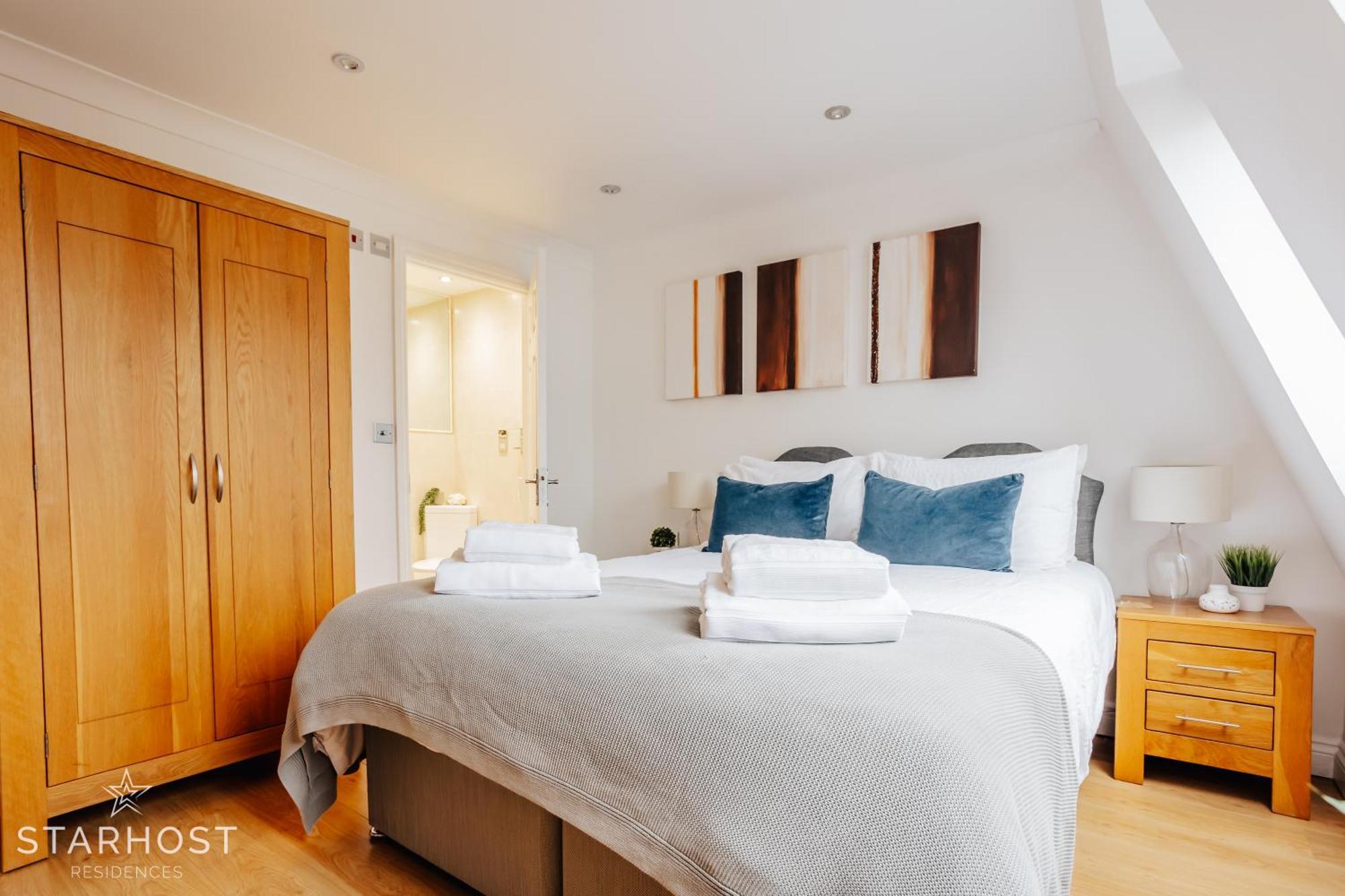 Central 3 Bed Apartment At Regents Court, Newbury 뉴버리 외부 사진