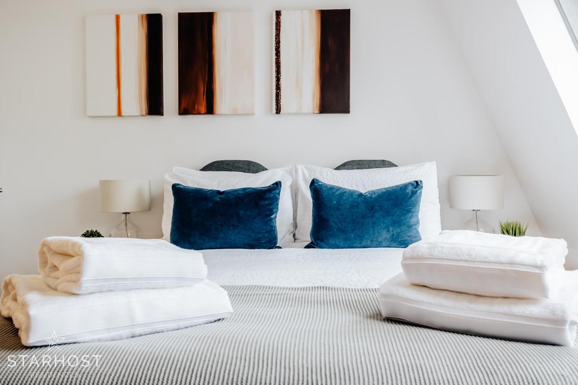 Central 3 Bed Apartment At Regents Court, Newbury 뉴버리 외부 사진