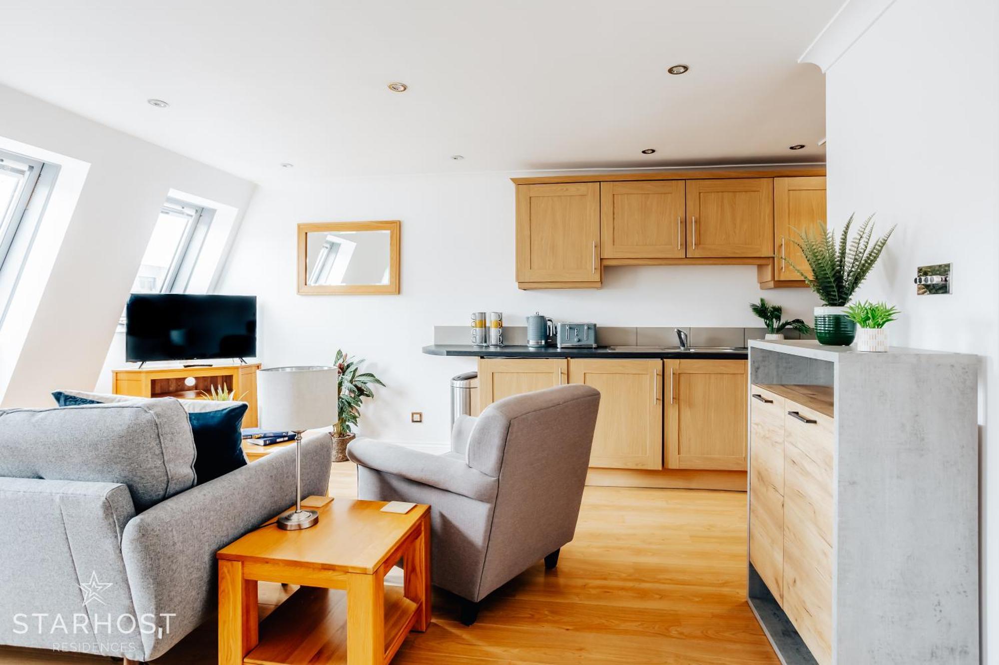 Central 3 Bed Apartment At Regents Court, Newbury 뉴버리 외부 사진