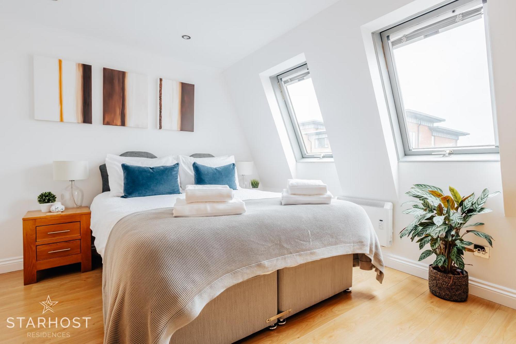Central 3 Bed Apartment At Regents Court, Newbury 뉴버리 외부 사진