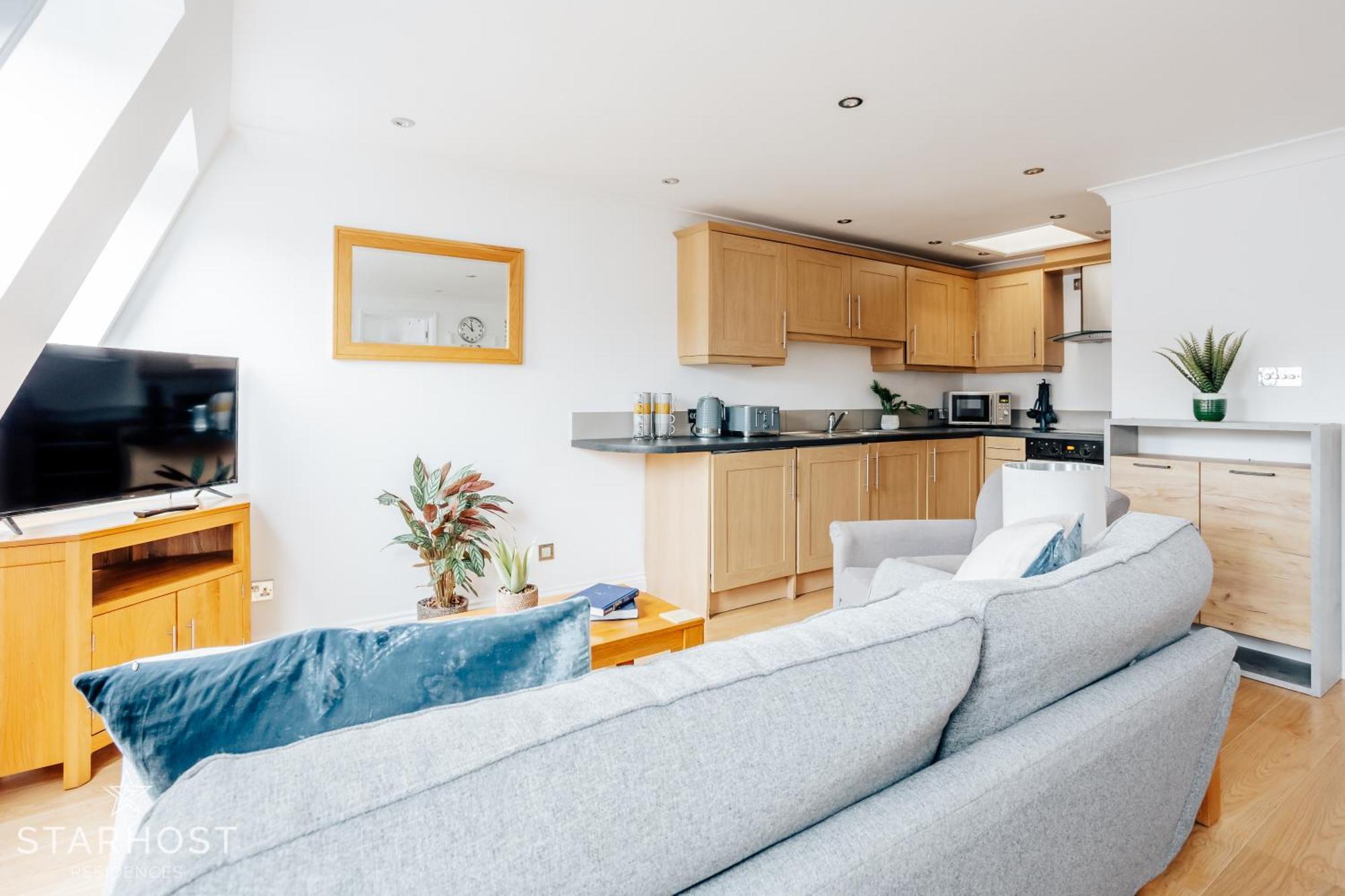 Central 3 Bed Apartment At Regents Court, Newbury 뉴버리 외부 사진