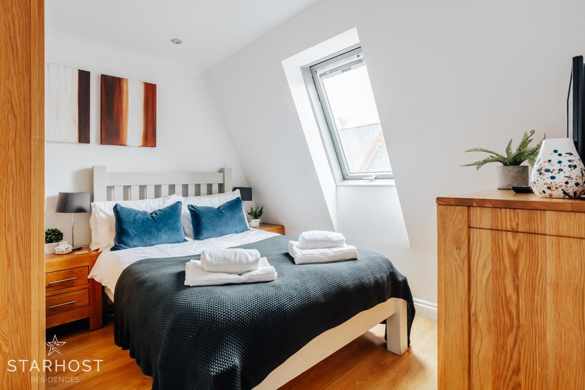 Central 3 Bed Apartment At Regents Court, Newbury 뉴버리 외부 사진