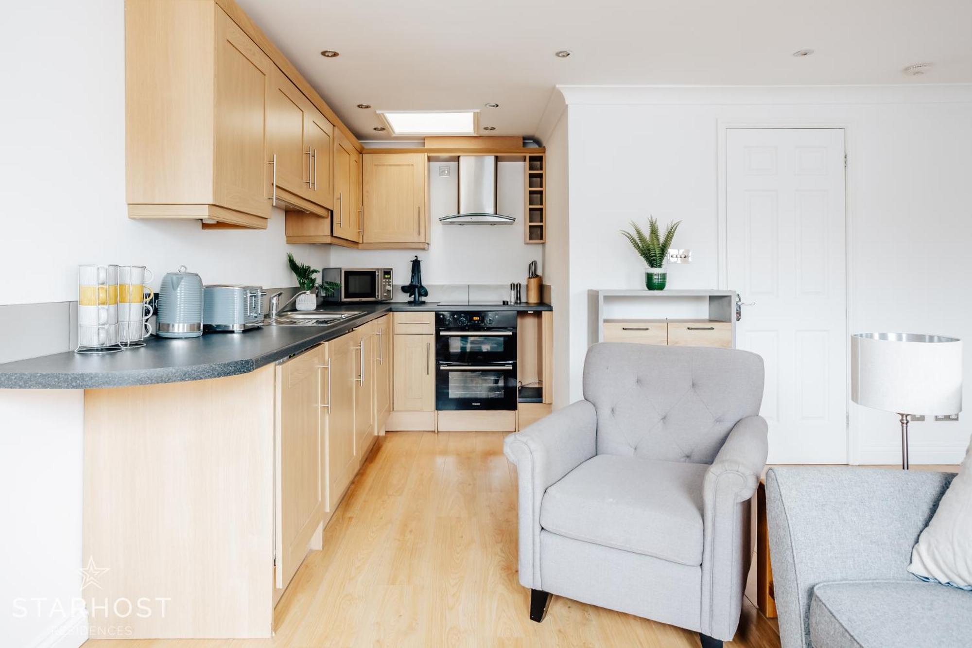 Central 3 Bed Apartment At Regents Court, Newbury 뉴버리 외부 사진