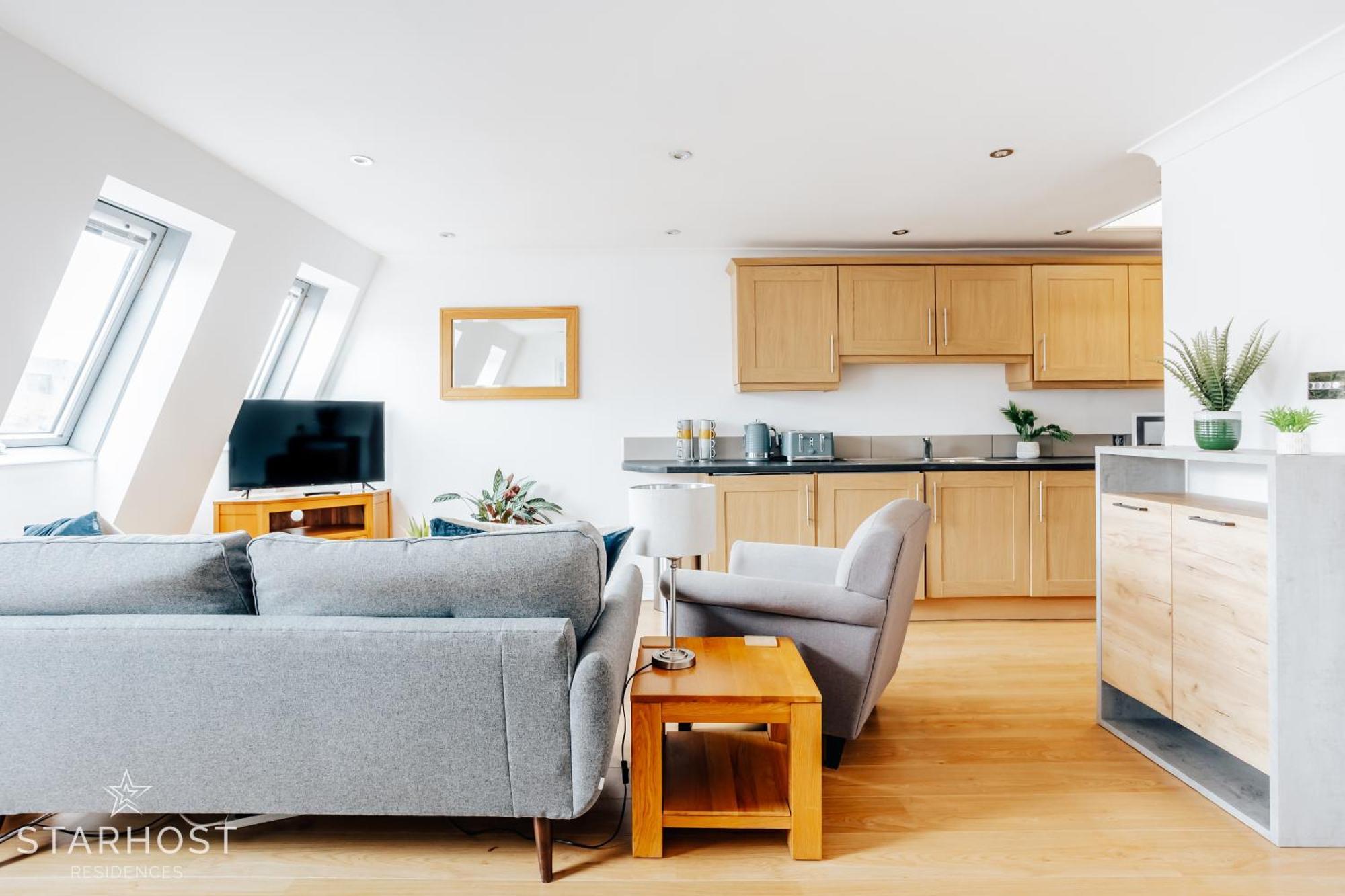 Central 3 Bed Apartment At Regents Court, Newbury 뉴버리 외부 사진