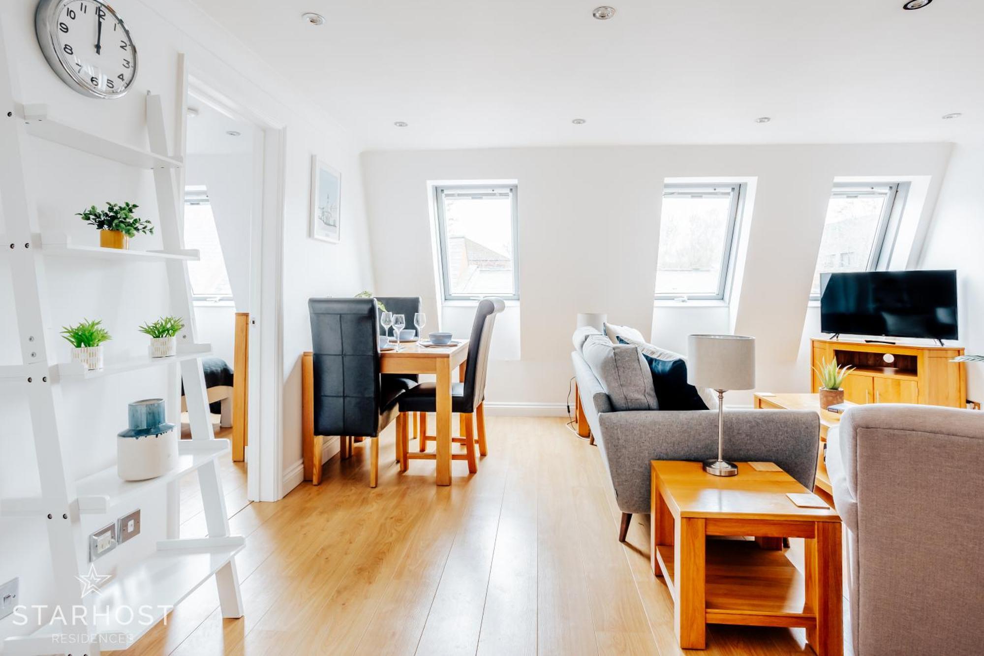 Central 3 Bed Apartment At Regents Court, Newbury 뉴버리 외부 사진